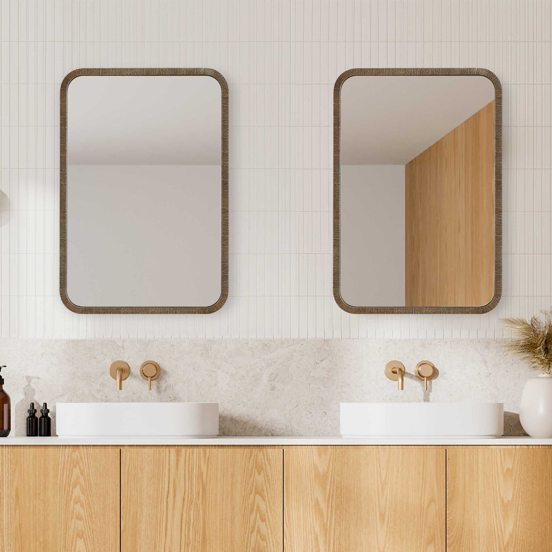 Delilah Mirror