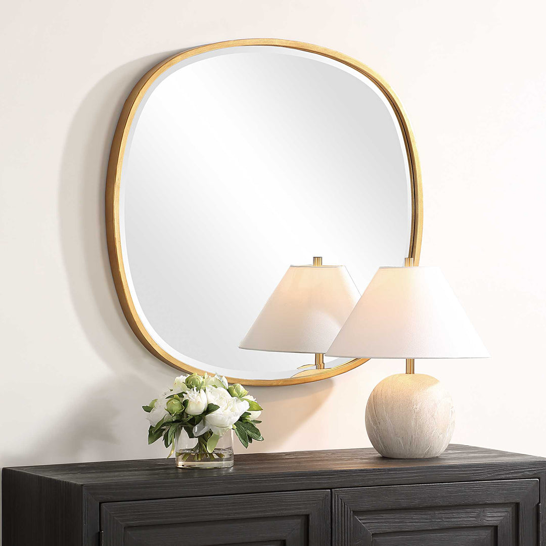 Caroline Mirror