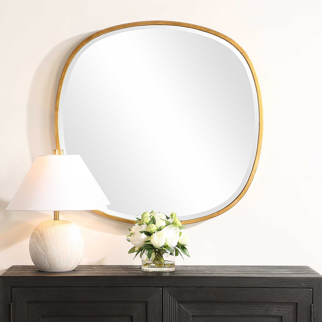 Caroline Mirror