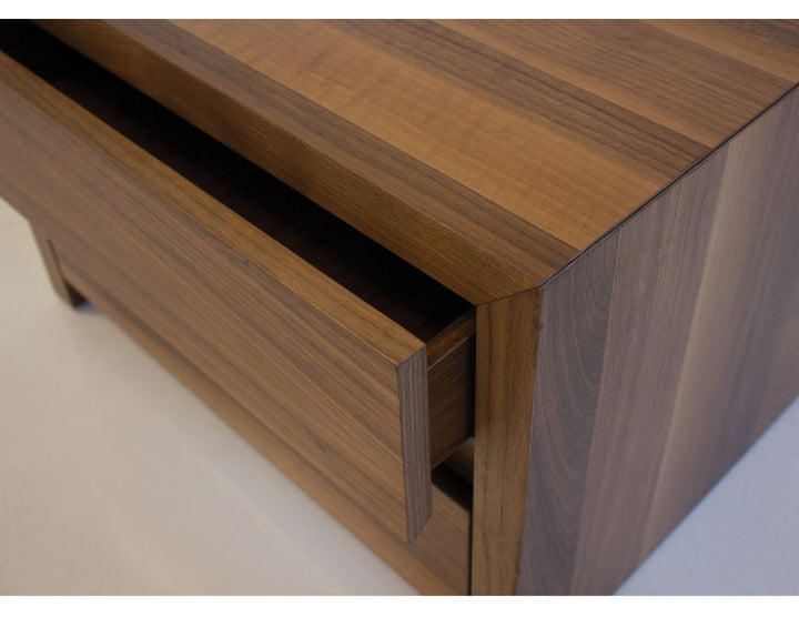 Walnut Veneer / Soft Closing Drawers