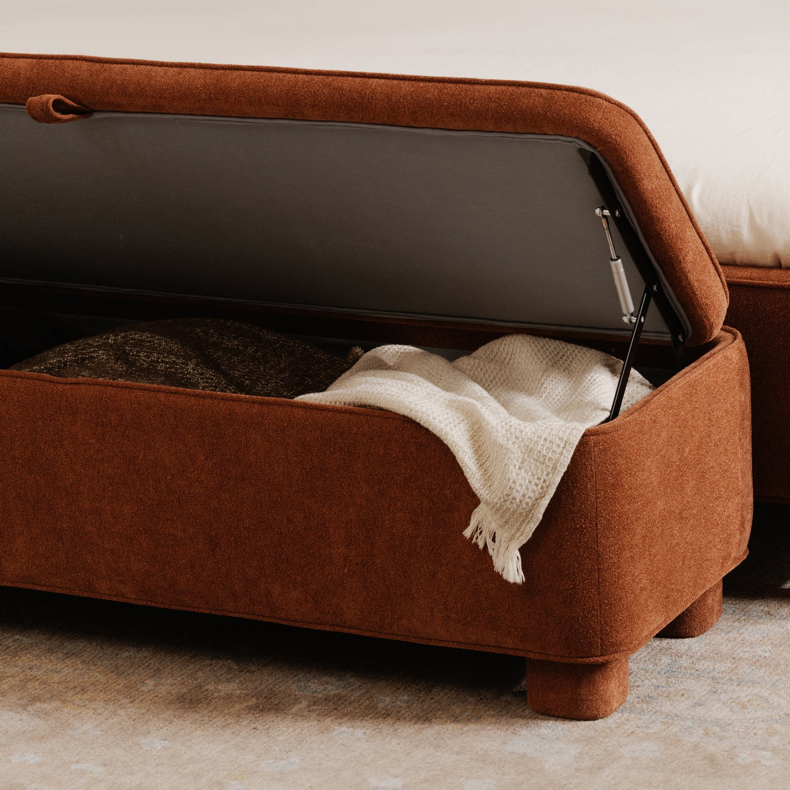 Moe's Home Collection - Ichigo Storage Bench Deep Orange - OA-1004-12 | American Home Furniture