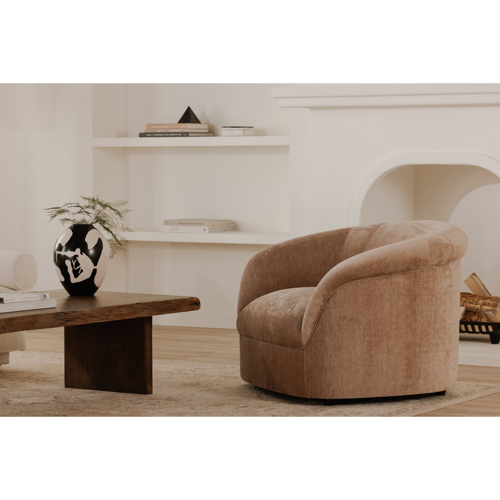 Moe's Home Collection - Thora Lounge Chair Blush - OA-1039-33 | American Home Furniture