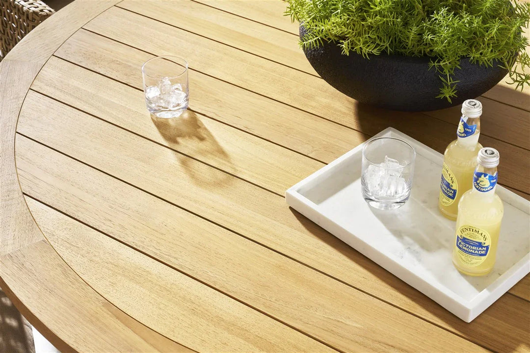 American Home Furniture Vanguard Furniture Horizon Outdoor Round Dining Table