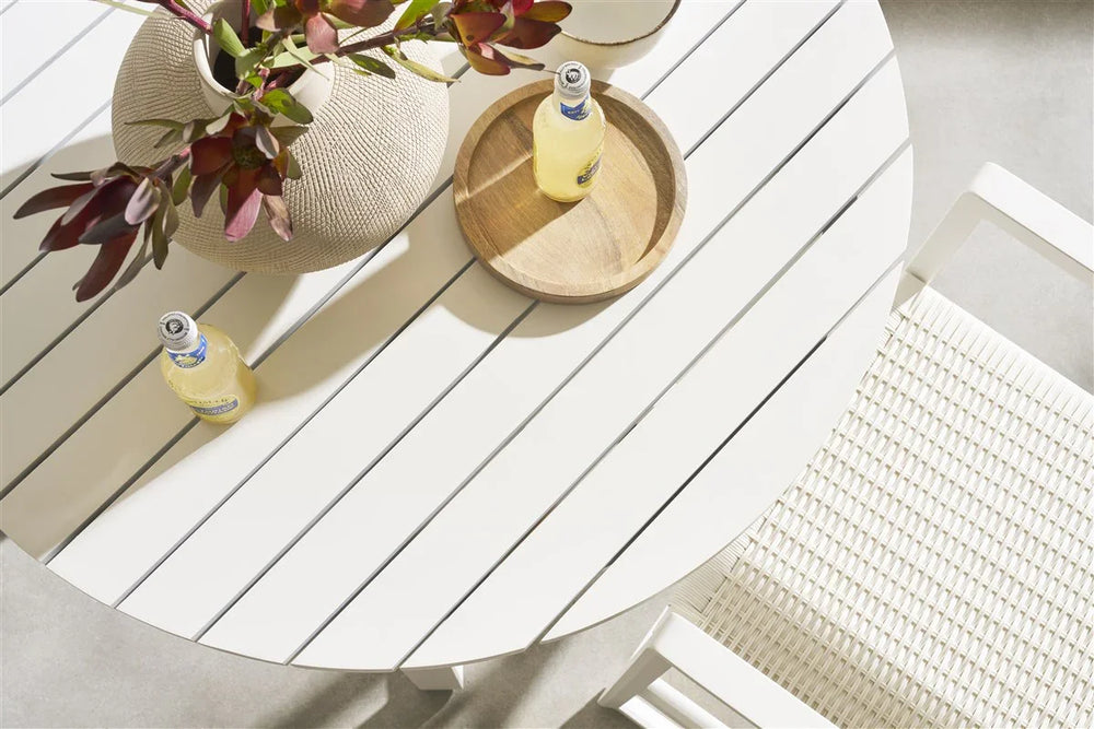 American Home Furniture Vanguard Furniture Breeze Outdoor Round Bistro Table