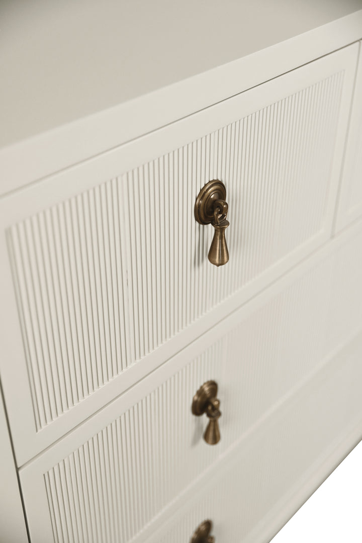 Four Drawer Chest With Fluted Drawer Fronts In Matte Antique White Lacquer - PASCAL AW