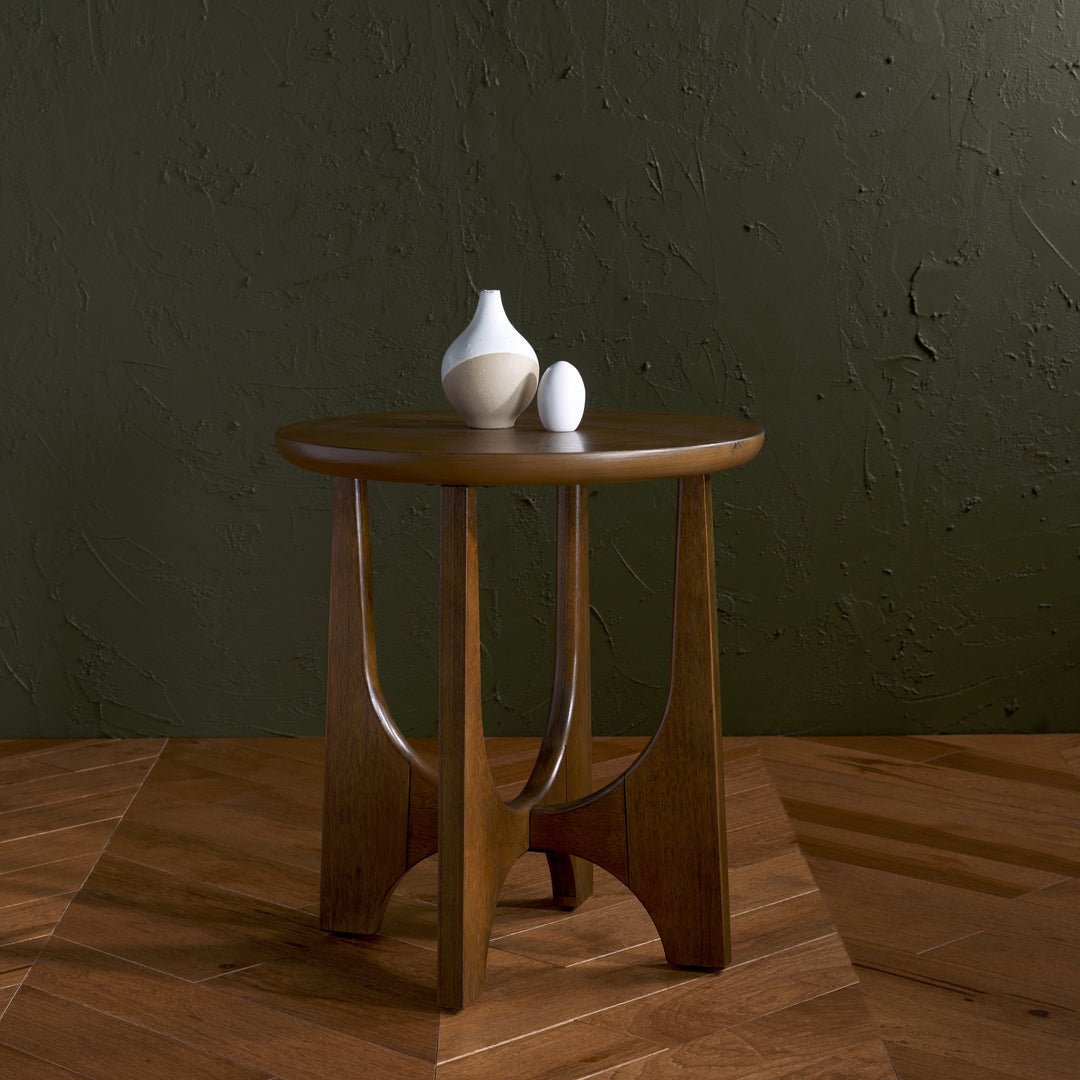 MEDIUM OAK / 20" x 20" x 22"