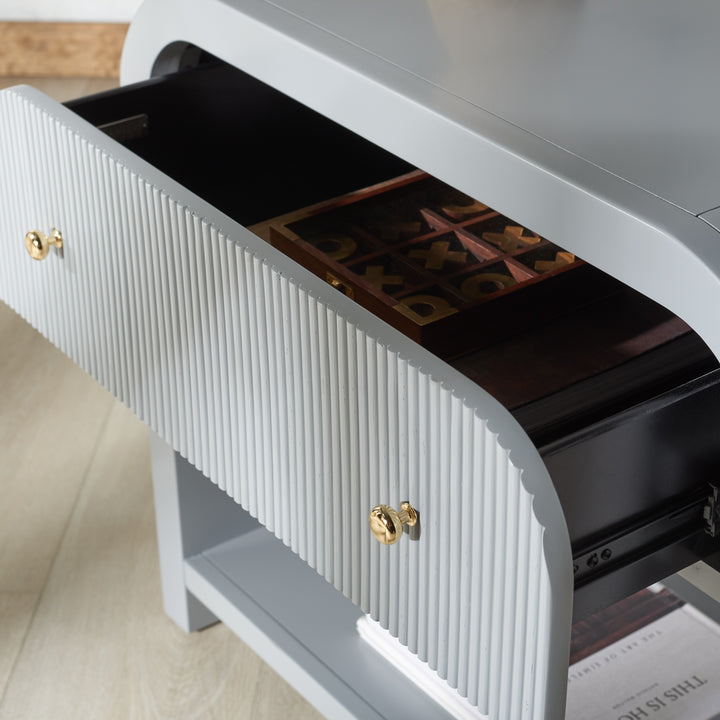 30"W x 18"D x 26.5"H / Light Grey/Gold