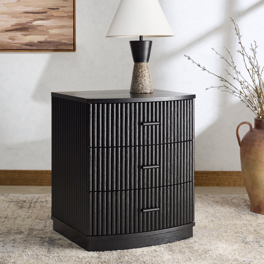 20"W x 17"D x 24"H / Black/Black