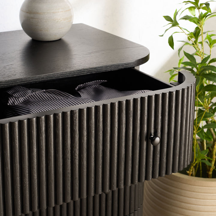 56"W x 18"D x 31.5"H / Black/Black