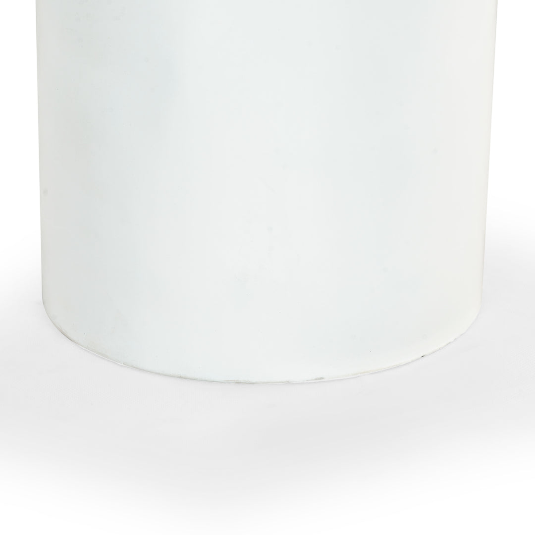 23.6"W x 22"D x 17.7"H / White