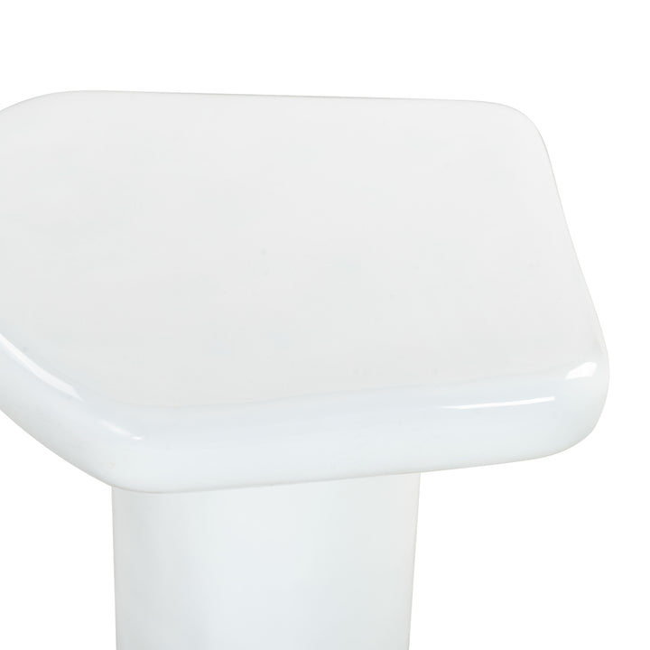 23.6"W x 22"D x 17.7"H / White