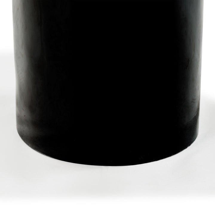 23.6"W x 22"D x 17.7"H / Black