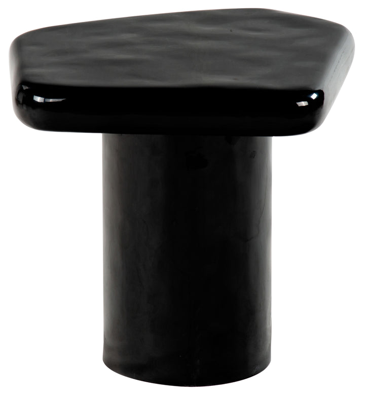 23.6"W x 22"D x 17.7"H / Black