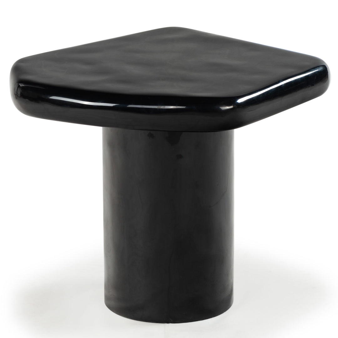 23.6"W x 22"D x 17.7"H / Black