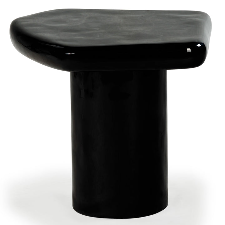 23.6"W x 22"D x 17.7"H / Black