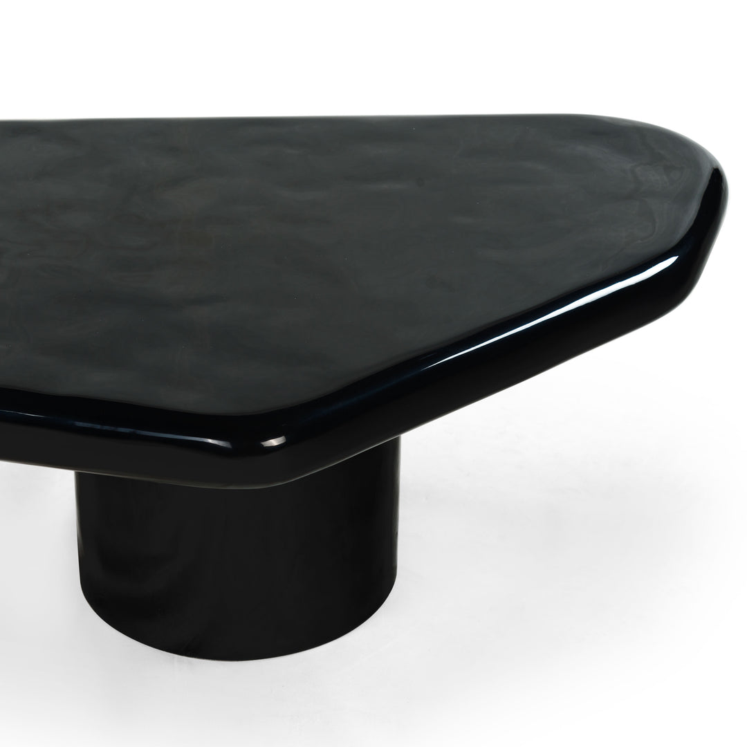 35.4"W x 27.6"D x 13.8"H / Black