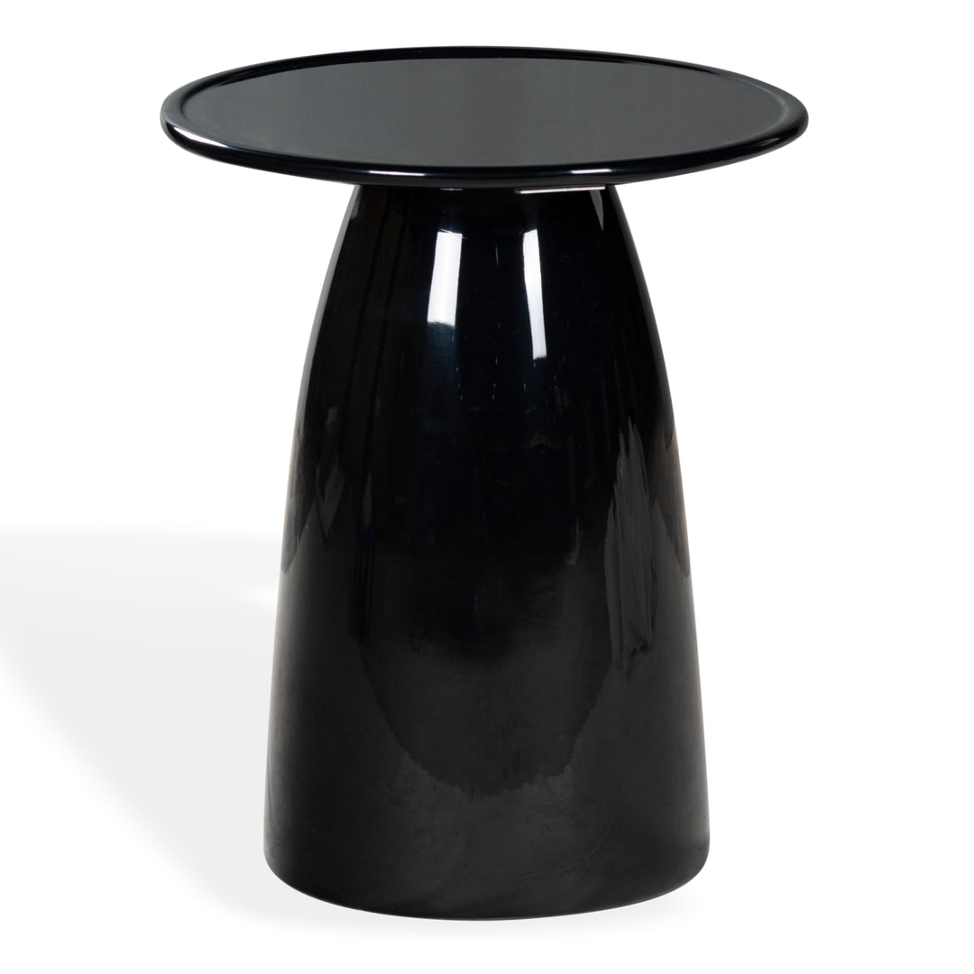 18"W x 18"D x 22"H / Black