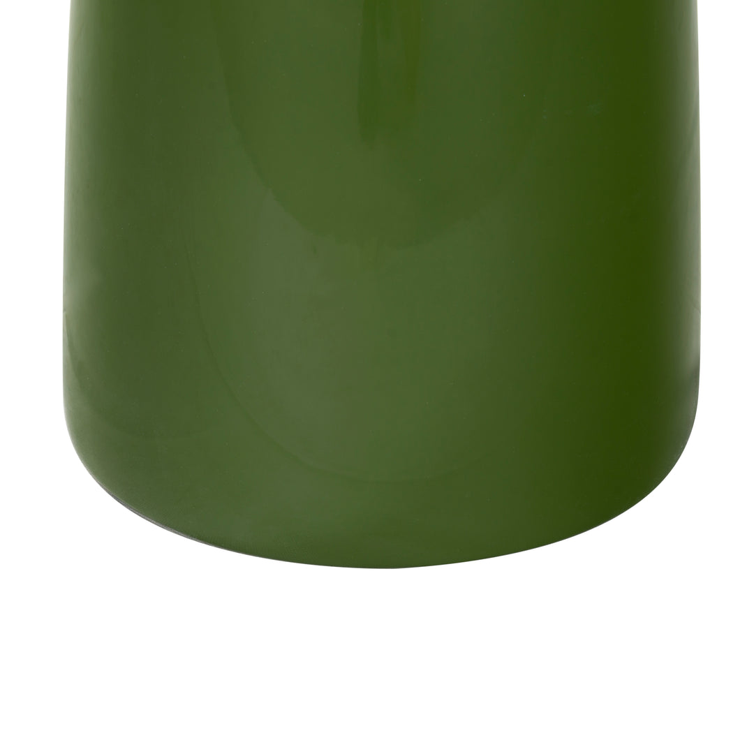 18"W x 18"D x 22"H / Olive Green