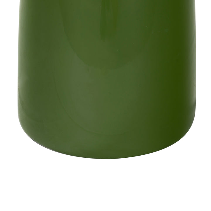 18"W x 18"D x 22"H / Olive Green