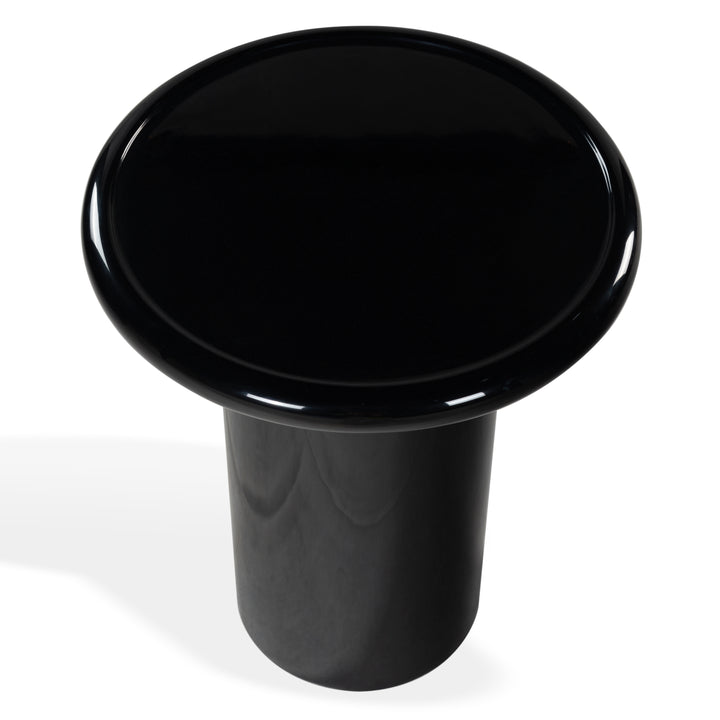 18"W x 18"D x 22"H / Black