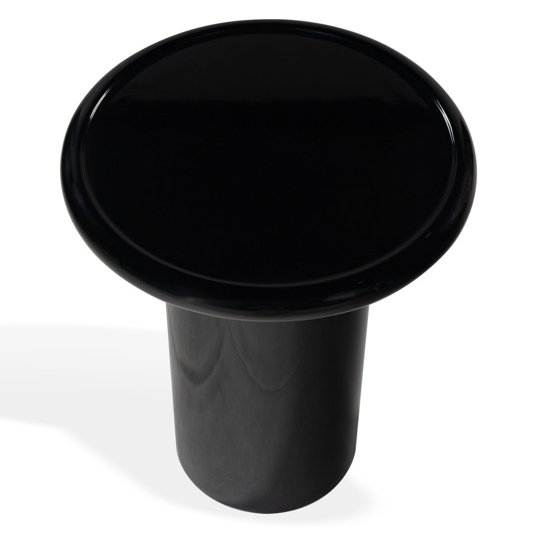 18"W x 18"D x 22"H / Black