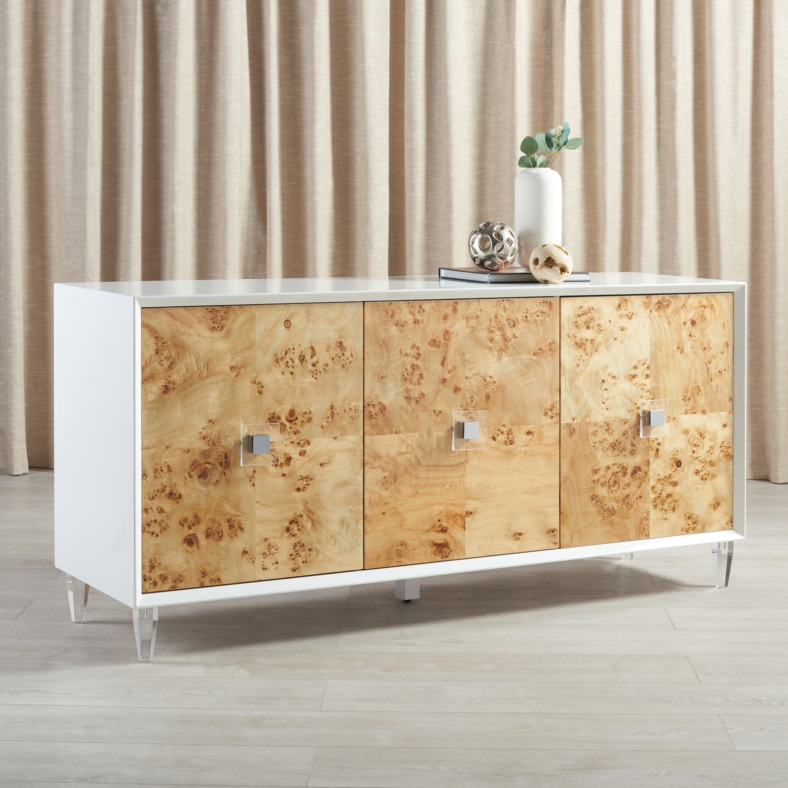 WHITE LACQUER / BULWOOD / 64.96" x 19.09" x 31.3"