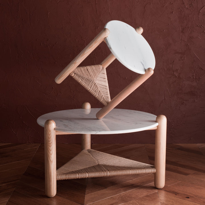 30"W x 30"D x 18"H / Natural/White