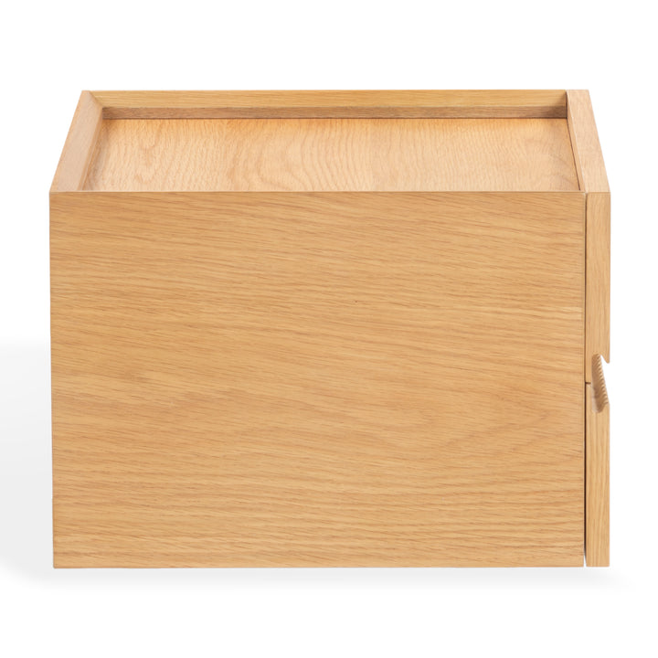 18.9"W x 15"D x 10.2"H / Natural