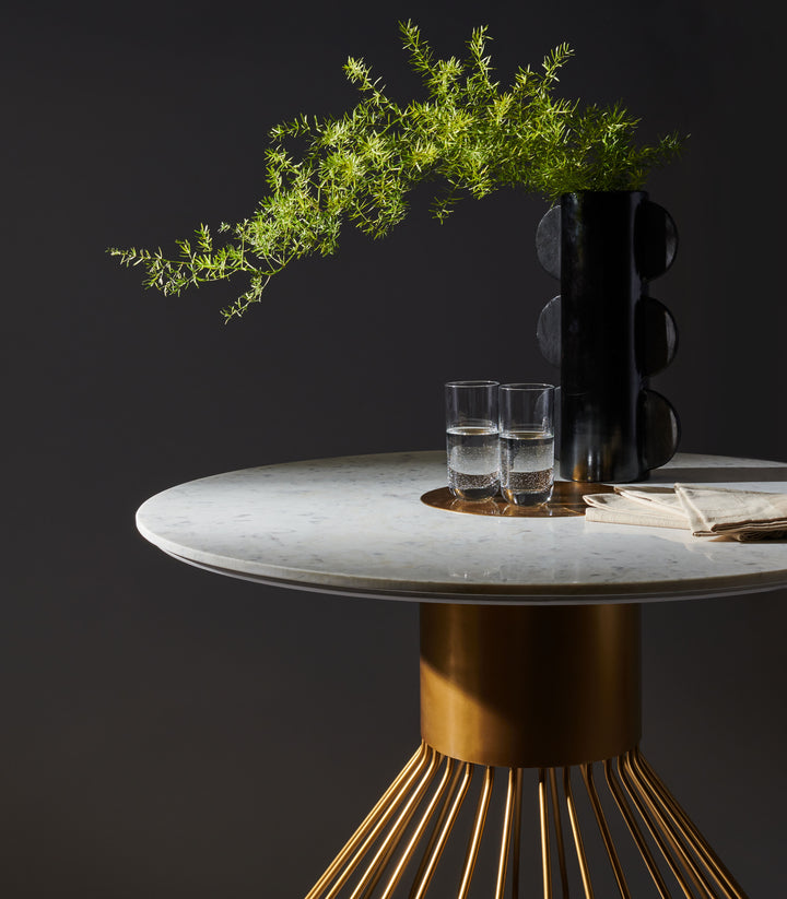 American Home Furniture Safavieh Couture Gwen 40" Pedestal Marble Dining Table/ Gold/ White