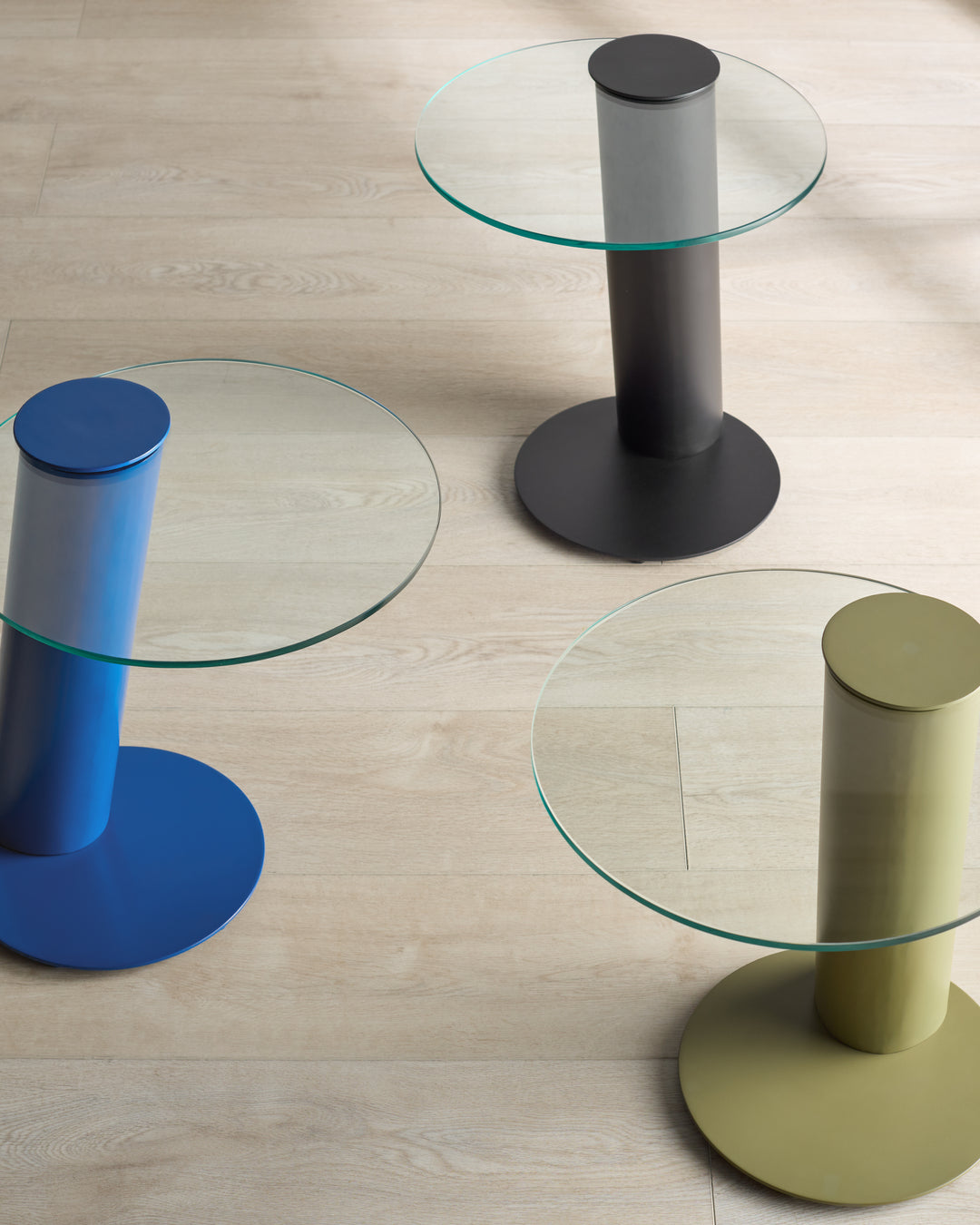 19.8"W x 15.7"D x 21.3"H / Olive Green/Clear