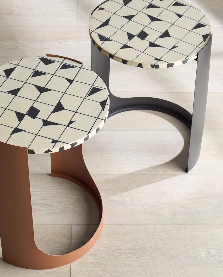 16"W x 16"D x 21.8"H / Brown/White