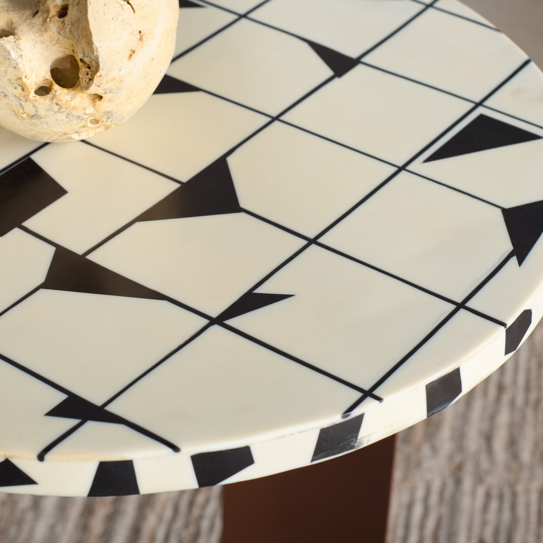 16"W x 16"D x 21.8"H / Brown/White