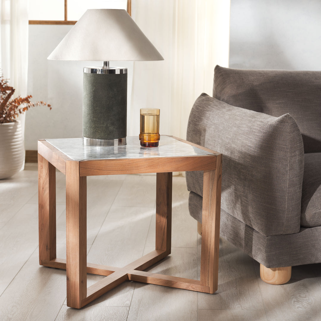 22"W x 22"D x 20"H / Natural/White