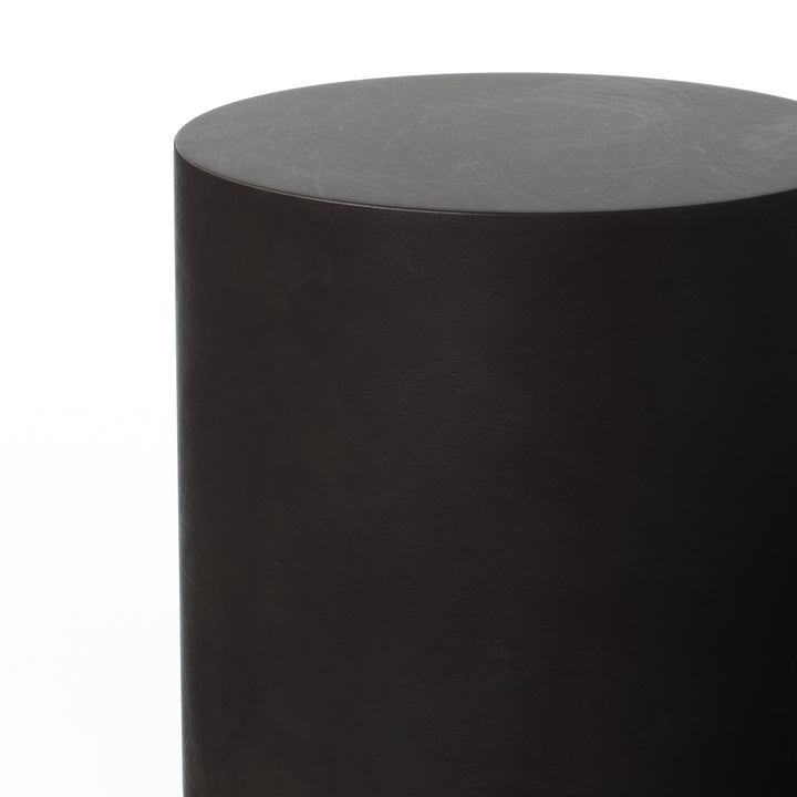 Una Indoor/Outdoor Concrete Pedestal