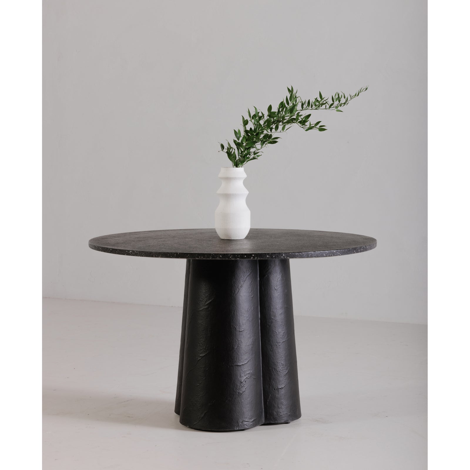 Moe's Home Collection - Mono Dining Table Black - VH-1017-02-0 | American Home Furniture