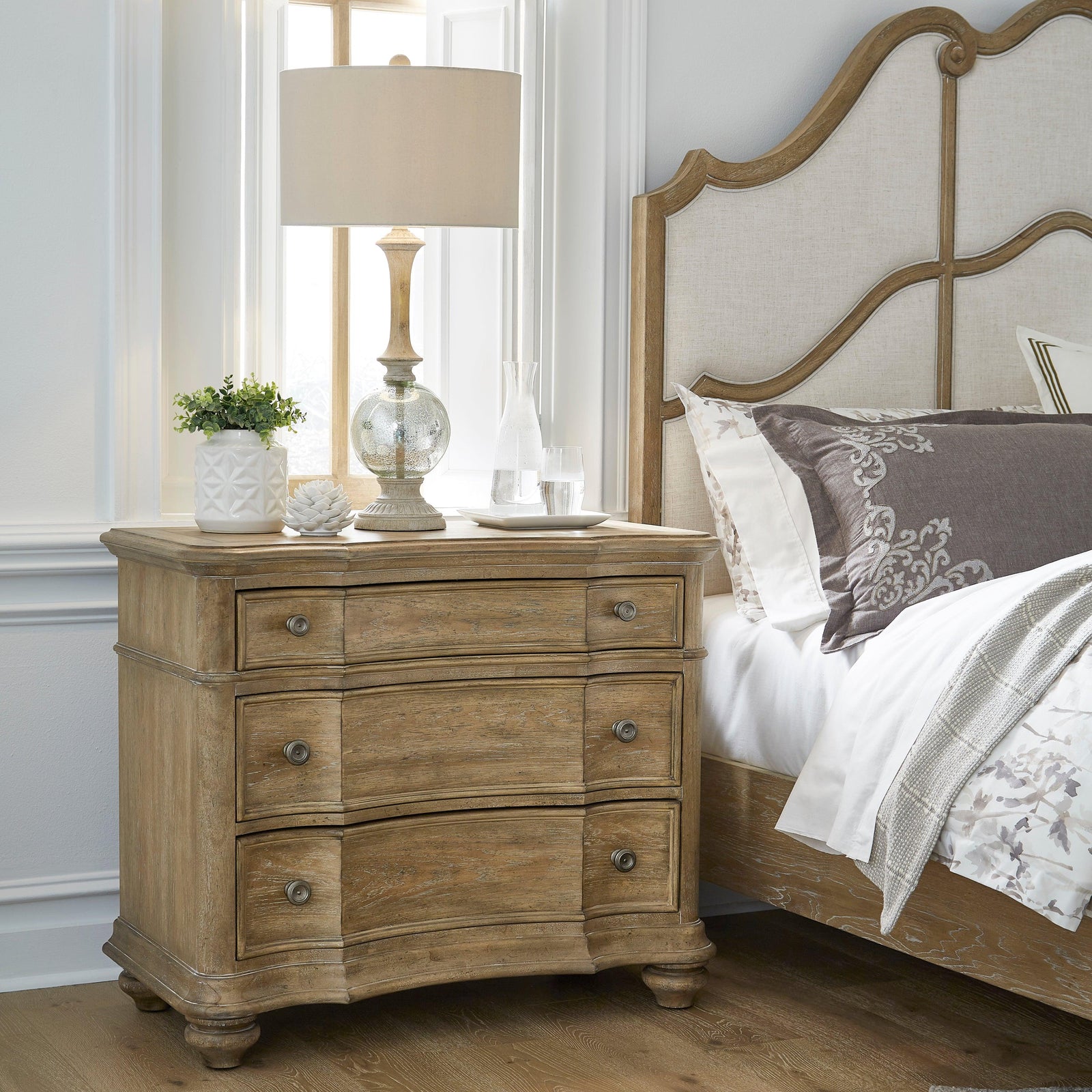 Pulaski Weston Hills Bachelor's Drawers SIDEBOARDS + CREDENZAS
