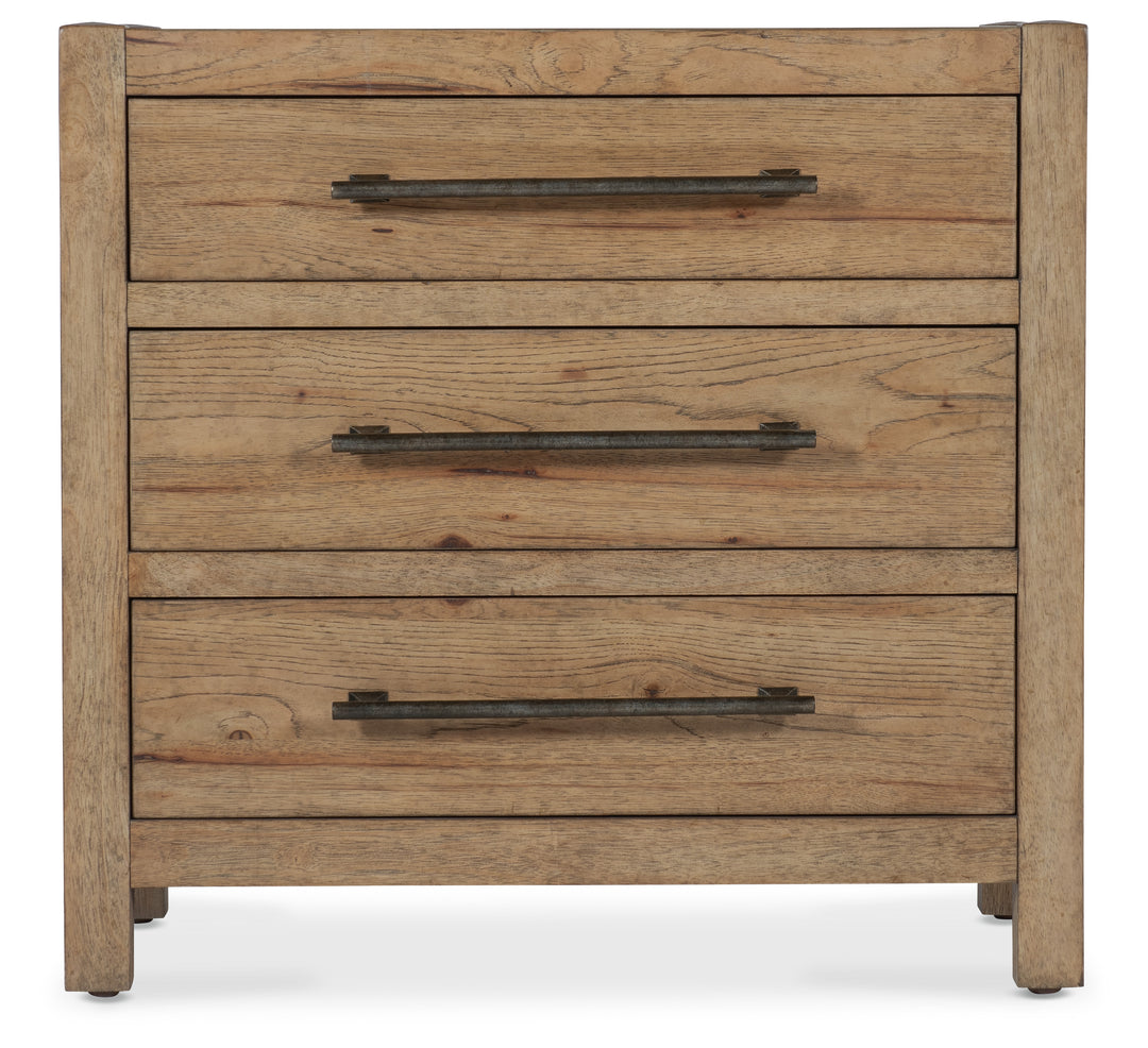 Sonoma: a light and airy vibe, reminiscent of the crisp white wines of the Sonoma region. Rustic, hammered bar pulls.