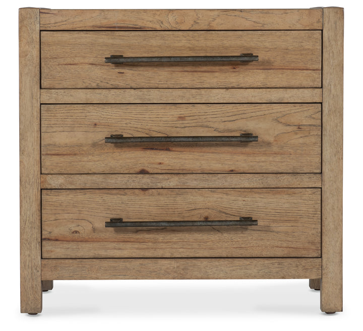 Sonoma: a light and airy vibe, reminiscent of the crisp white wines of the Sonoma region. Rustic, hammered bar pulls.