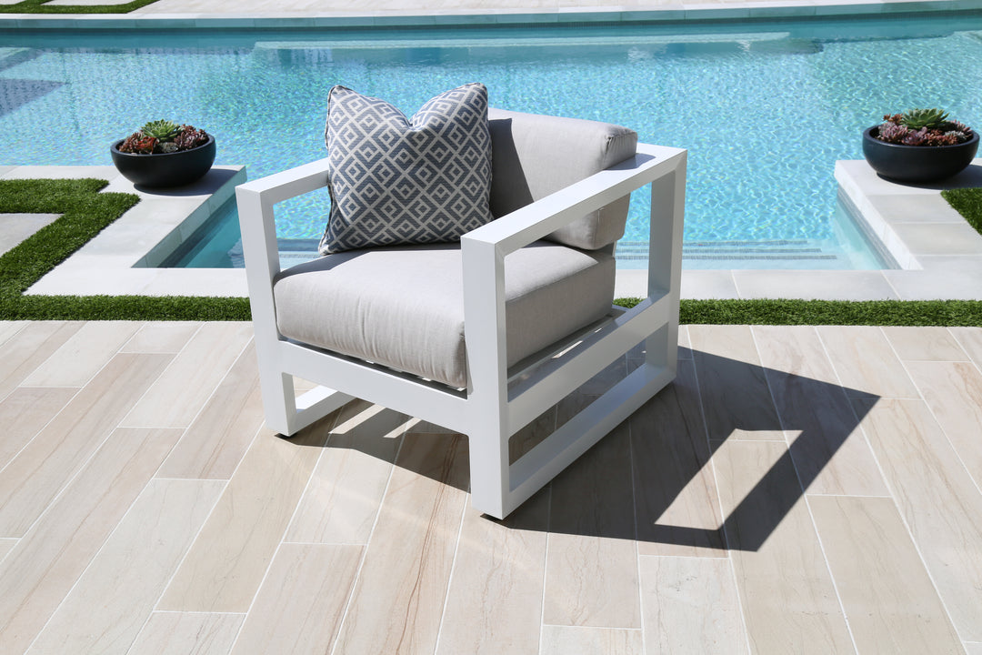 Newport Club Chair in Canvas Skyline, No Welt
