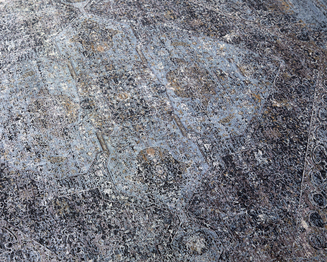 Runner/2'8" x 10'/Smoke