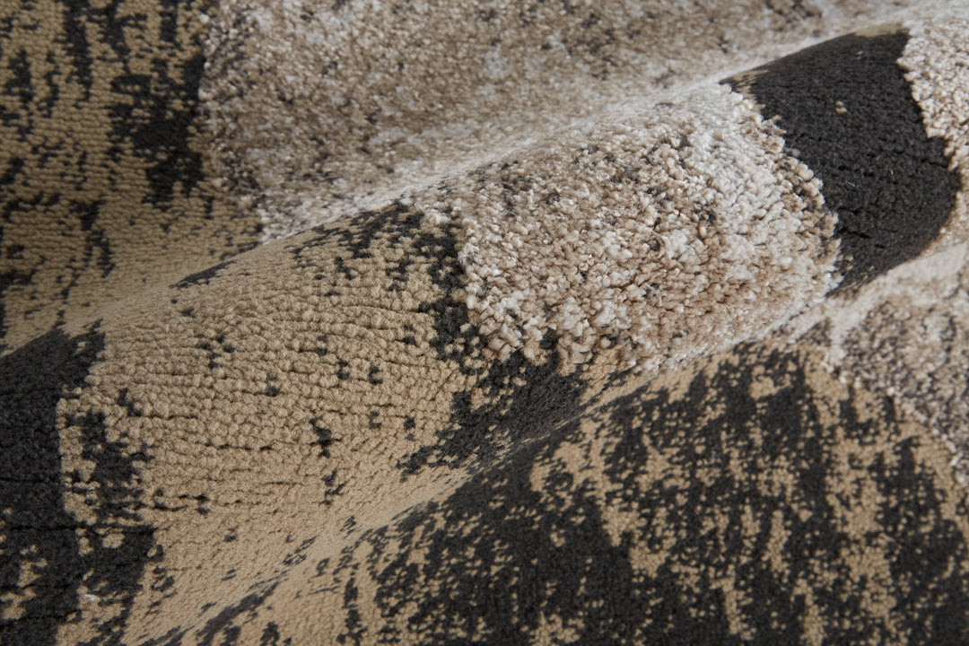 Runner/2'10" x 7'10"/Charcoal/Beige