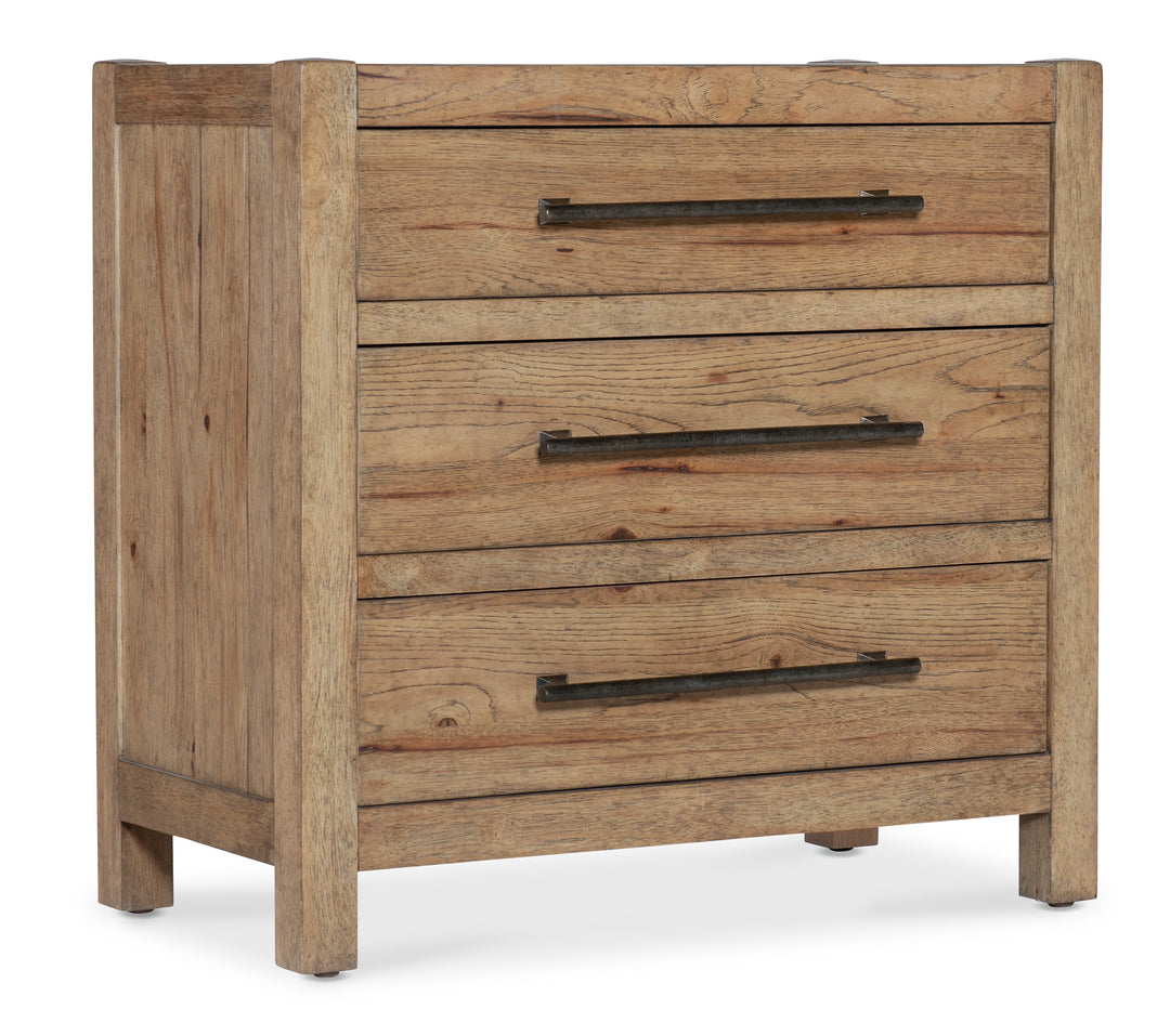 Sonoma: a light and airy vibe, reminiscent of the crisp white wines of the Sonoma region. Rustic, hammered bar pulls.