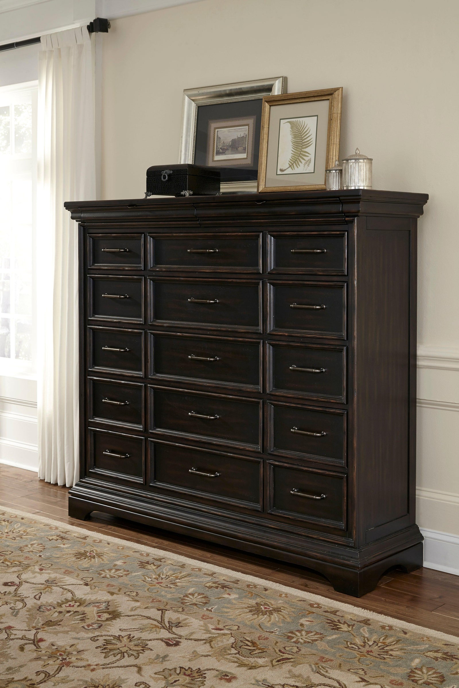 Pulaski Caldwell 17 Drawer Master Dresser DRESSERS