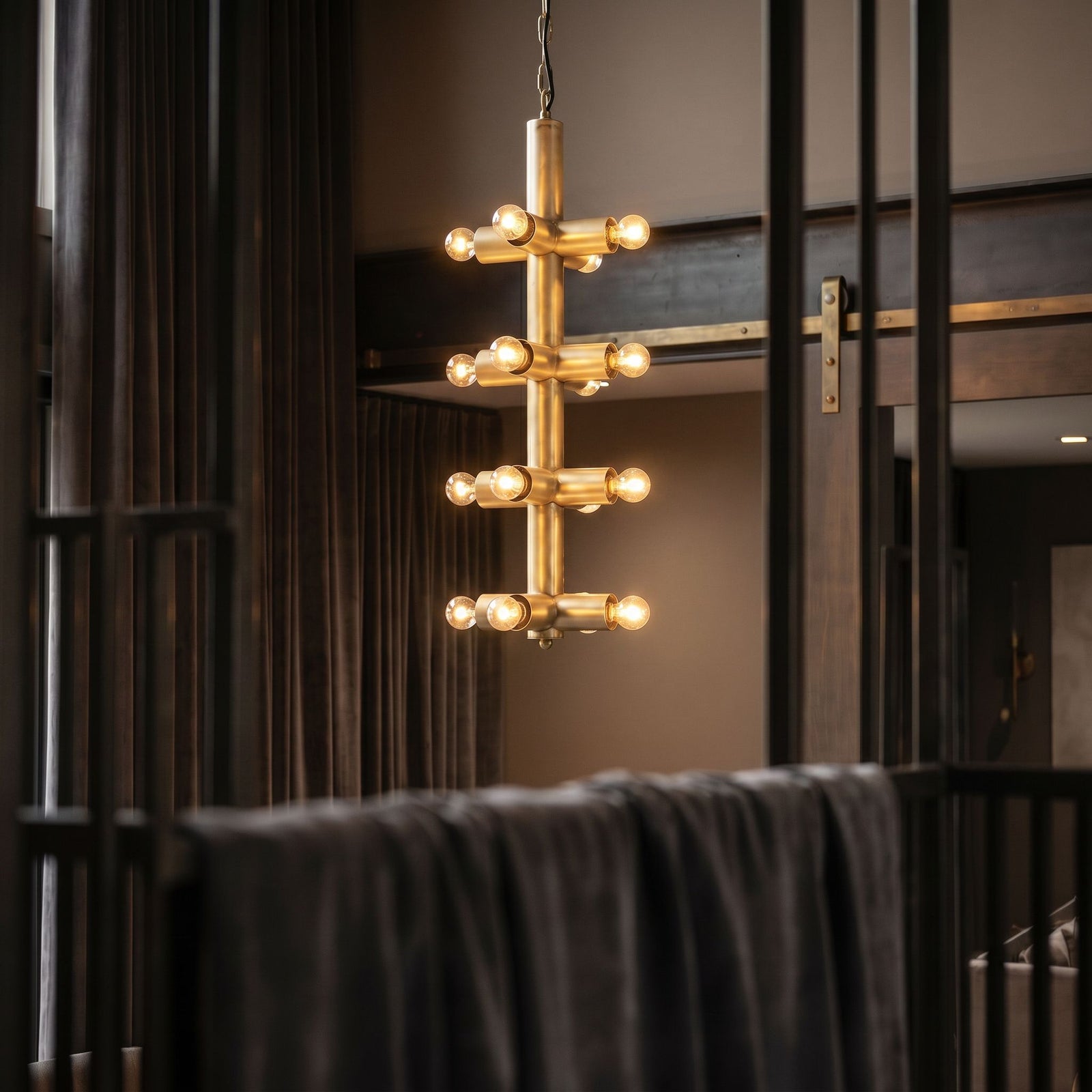 Noir - AI Lifestyle - LAMP708MB