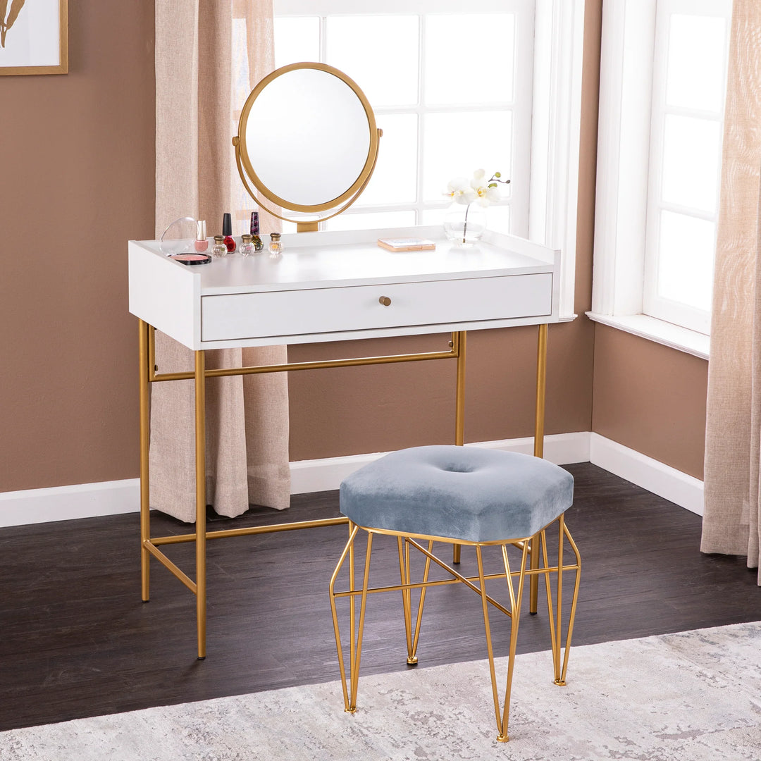 Derald Vanity Table w/ Mirror - AmericanHomeFurniture