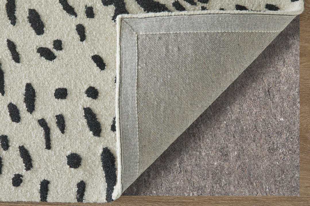 Rectangle/5' x 8'/Ivory/Black