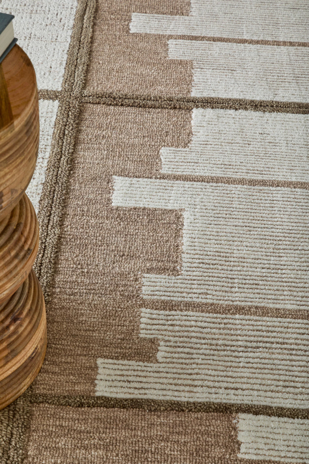 Rectangle/5' x 8'/Brown/Ivory