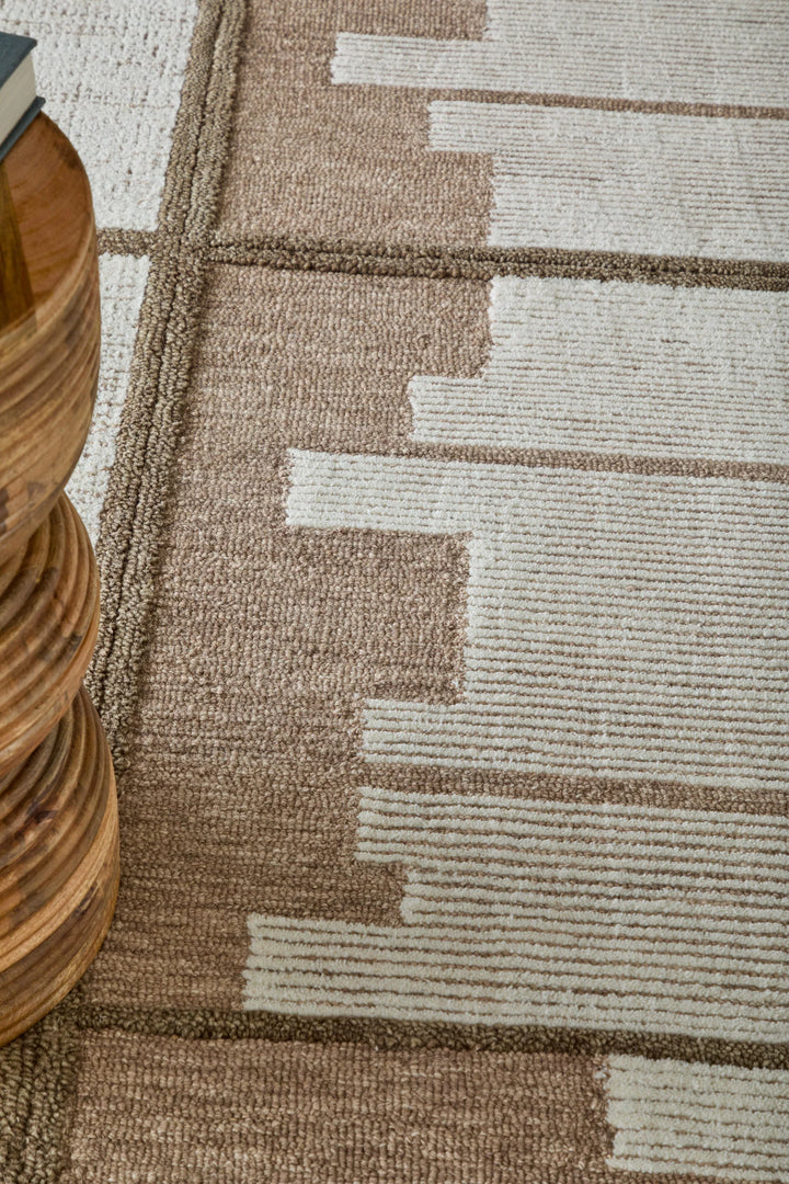 Rectangle/5' x 8'/Brown/Ivory