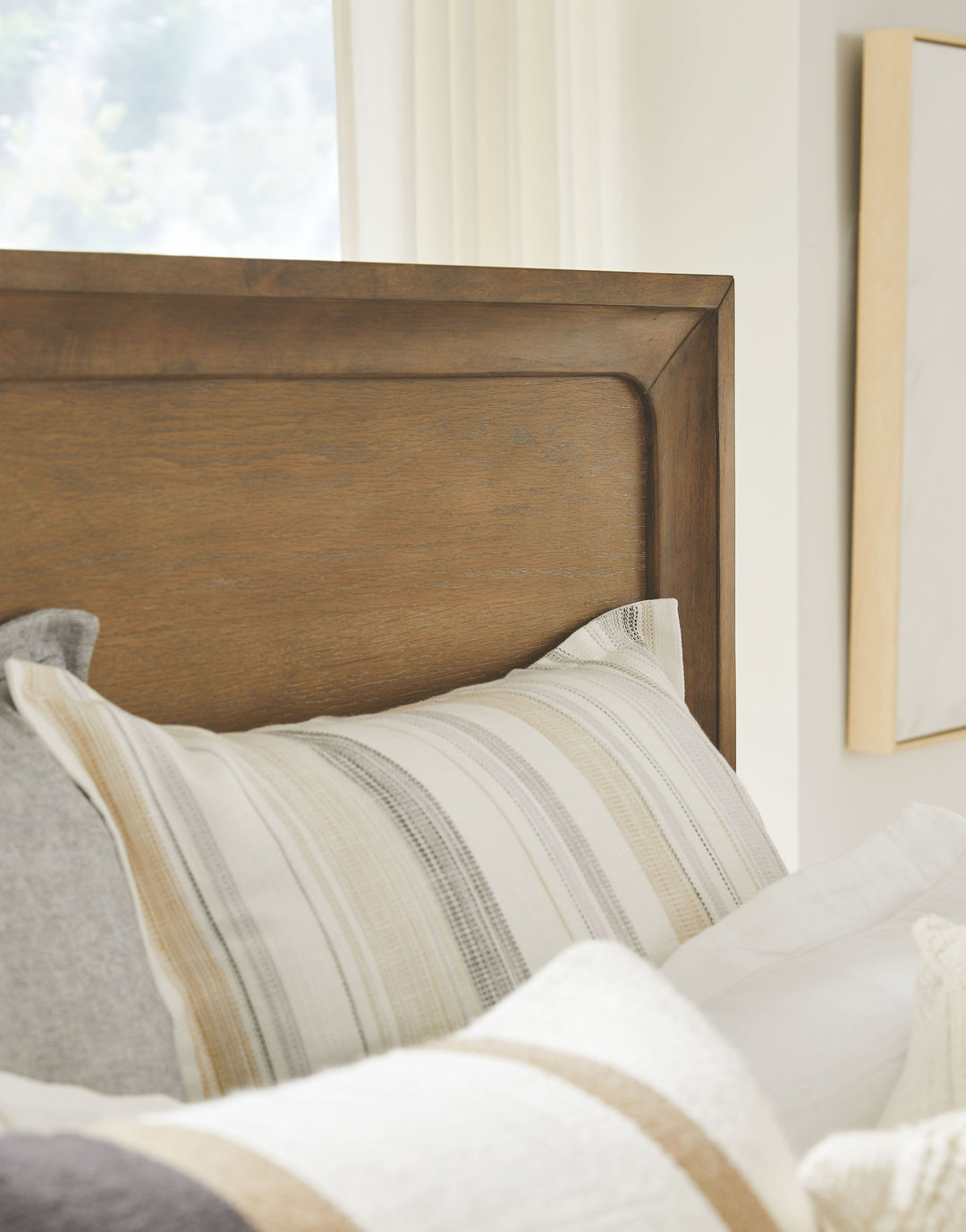 Lindon Belgian Wheat And Coffee Bean King Panel Bed - B5570-64