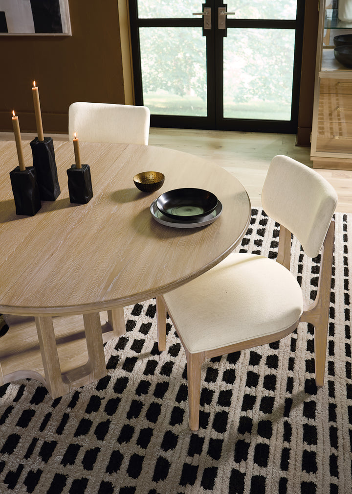 American Home Furniture Hooker Furniture Banyon Bay Round Dining Table with One 18-inch Leaf